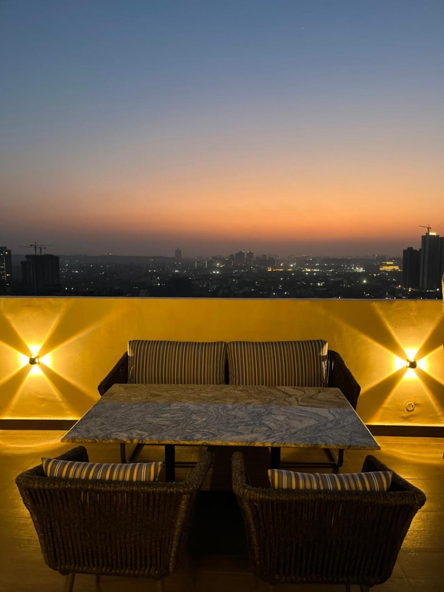 Rhythm Gurugram Hotel & Suites, Sohna Road Gurgaon Eksteriør bilde