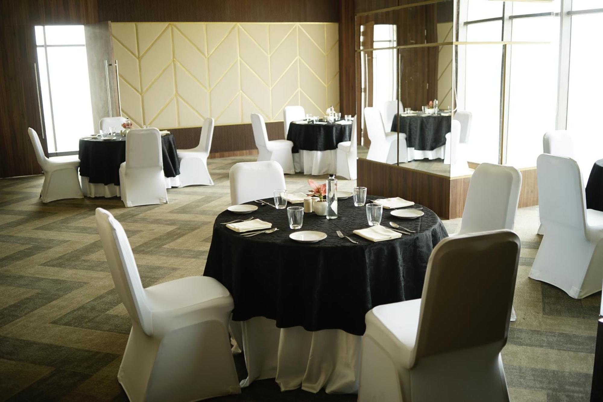 Rhythm Gurugram Hotel & Suites, Sohna Road Gurgaon Eksteriør bilde
