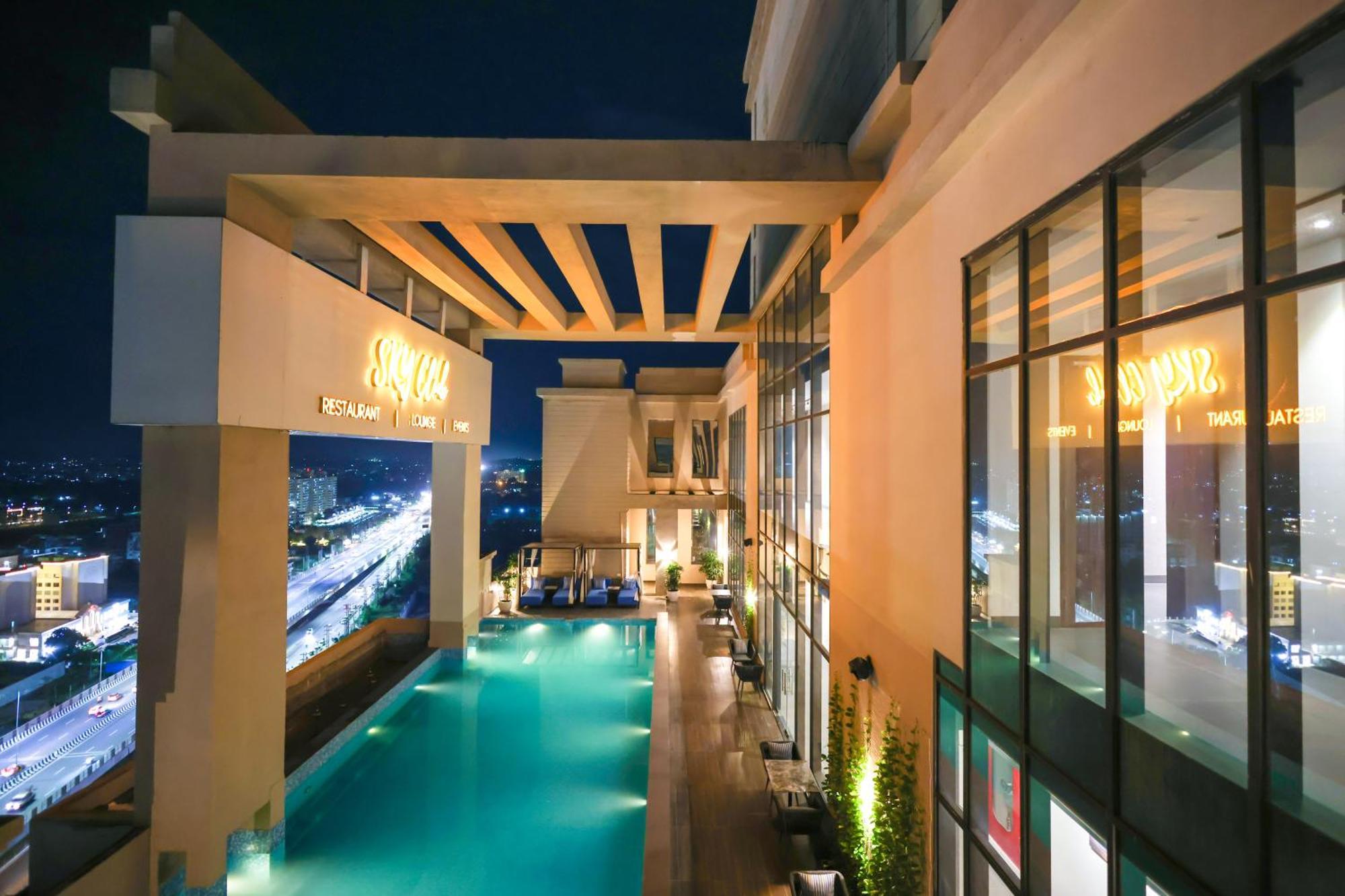 Rhythm Gurugram Hotel & Suites, Sohna Road Gurgaon Eksteriør bilde