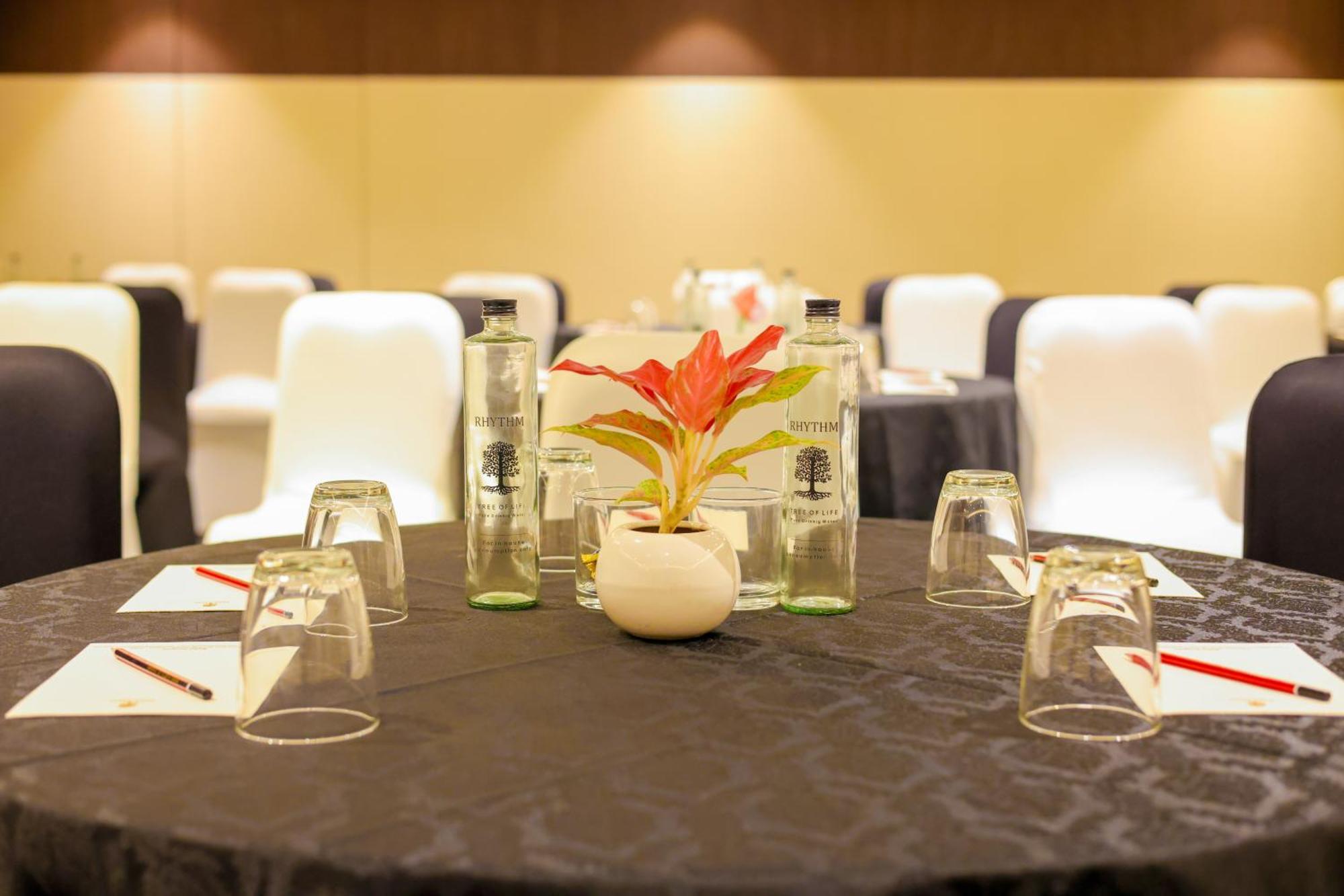 Rhythm Gurugram Hotel & Suites, Sohna Road Gurgaon Eksteriør bilde