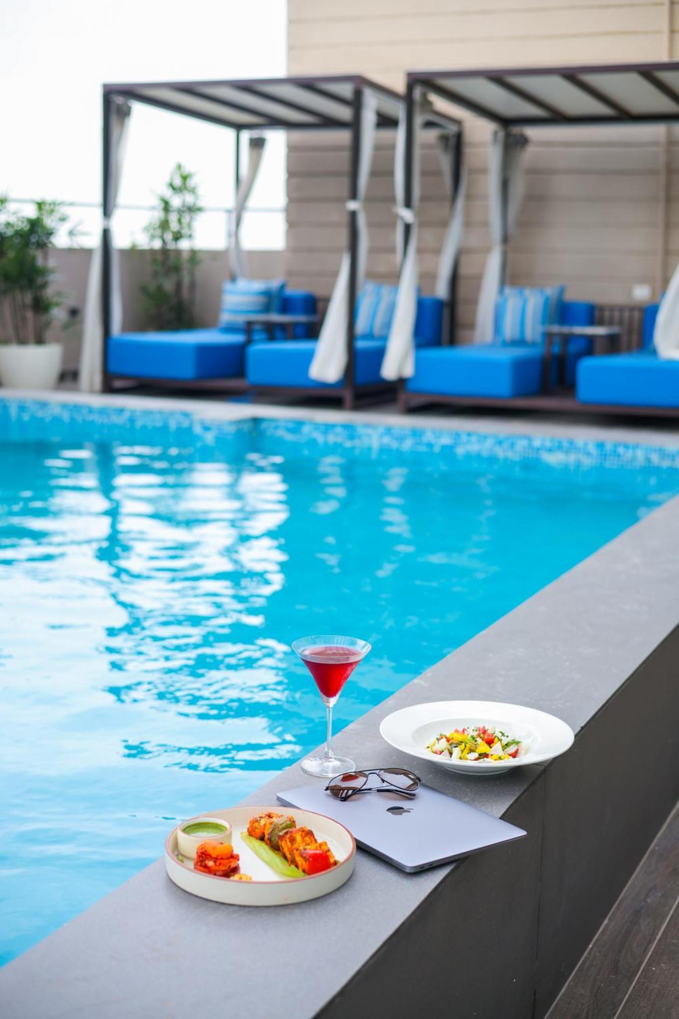 Rhythm Gurugram Hotel & Suites, Sohna Road Gurgaon Eksteriør bilde