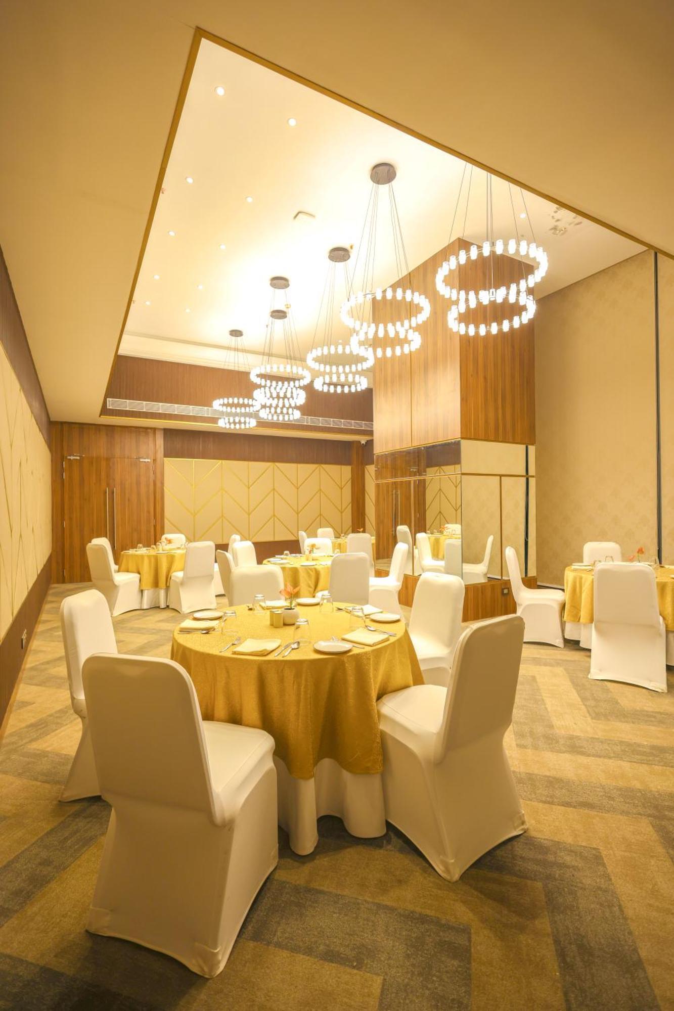 Rhythm Gurugram Hotel & Suites, Sohna Road Gurgaon Eksteriør bilde