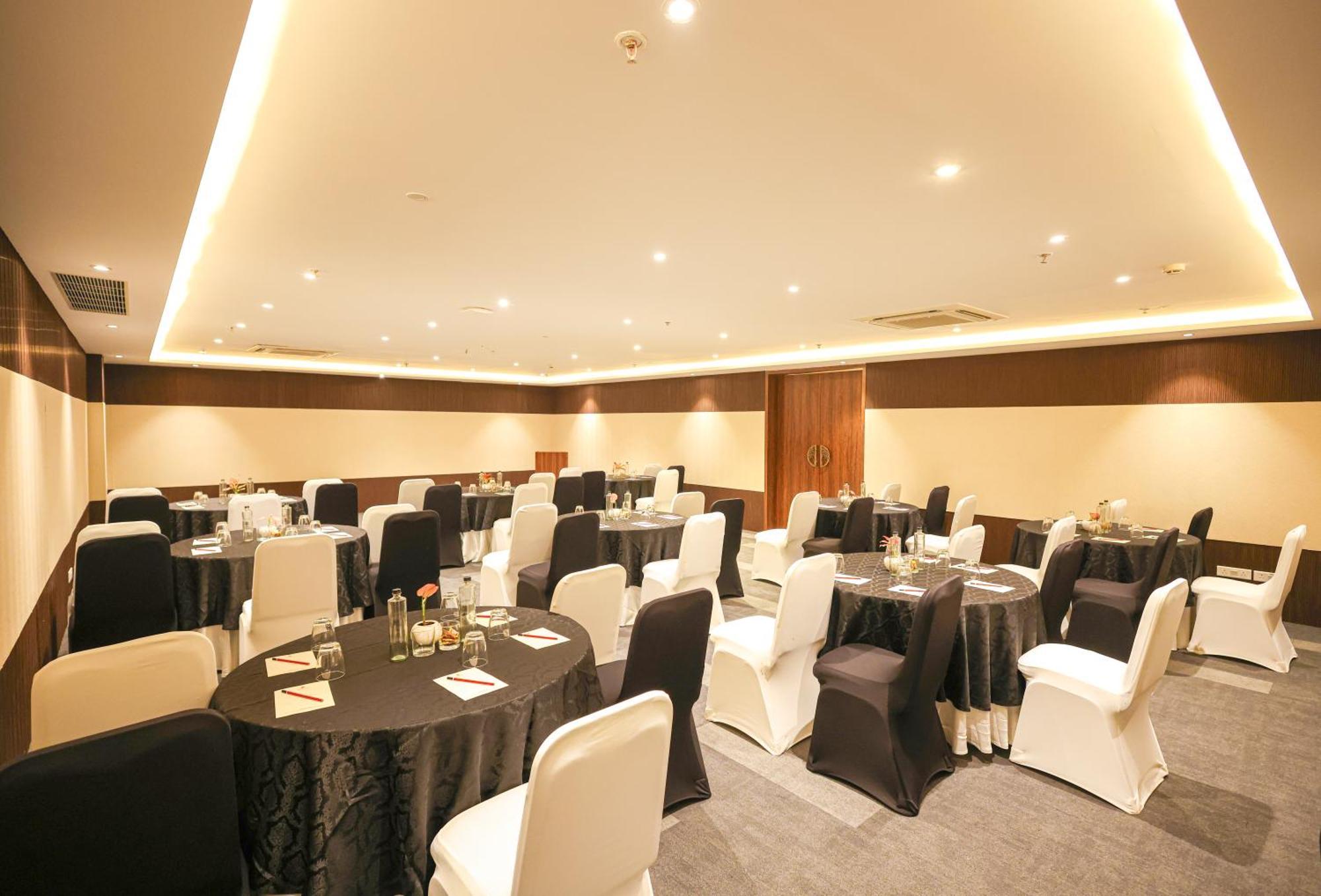 Rhythm Gurugram Hotel & Suites, Sohna Road Gurgaon Eksteriør bilde