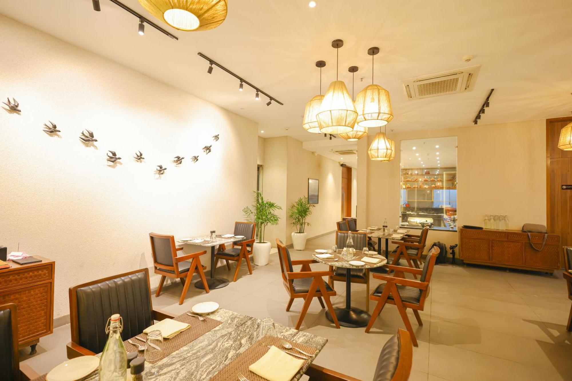 Rhythm Gurugram Hotel & Suites, Sohna Road Gurgaon Eksteriør bilde