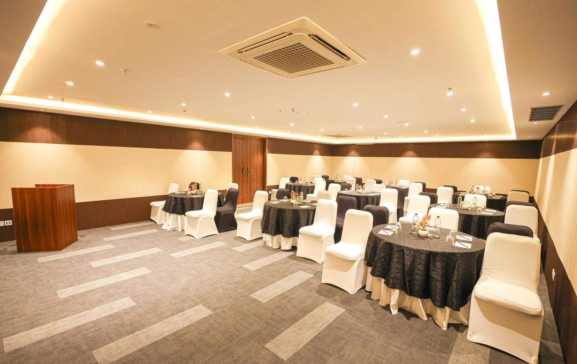 Rhythm Gurugram Hotel & Suites, Sohna Road Gurgaon Eksteriør bilde