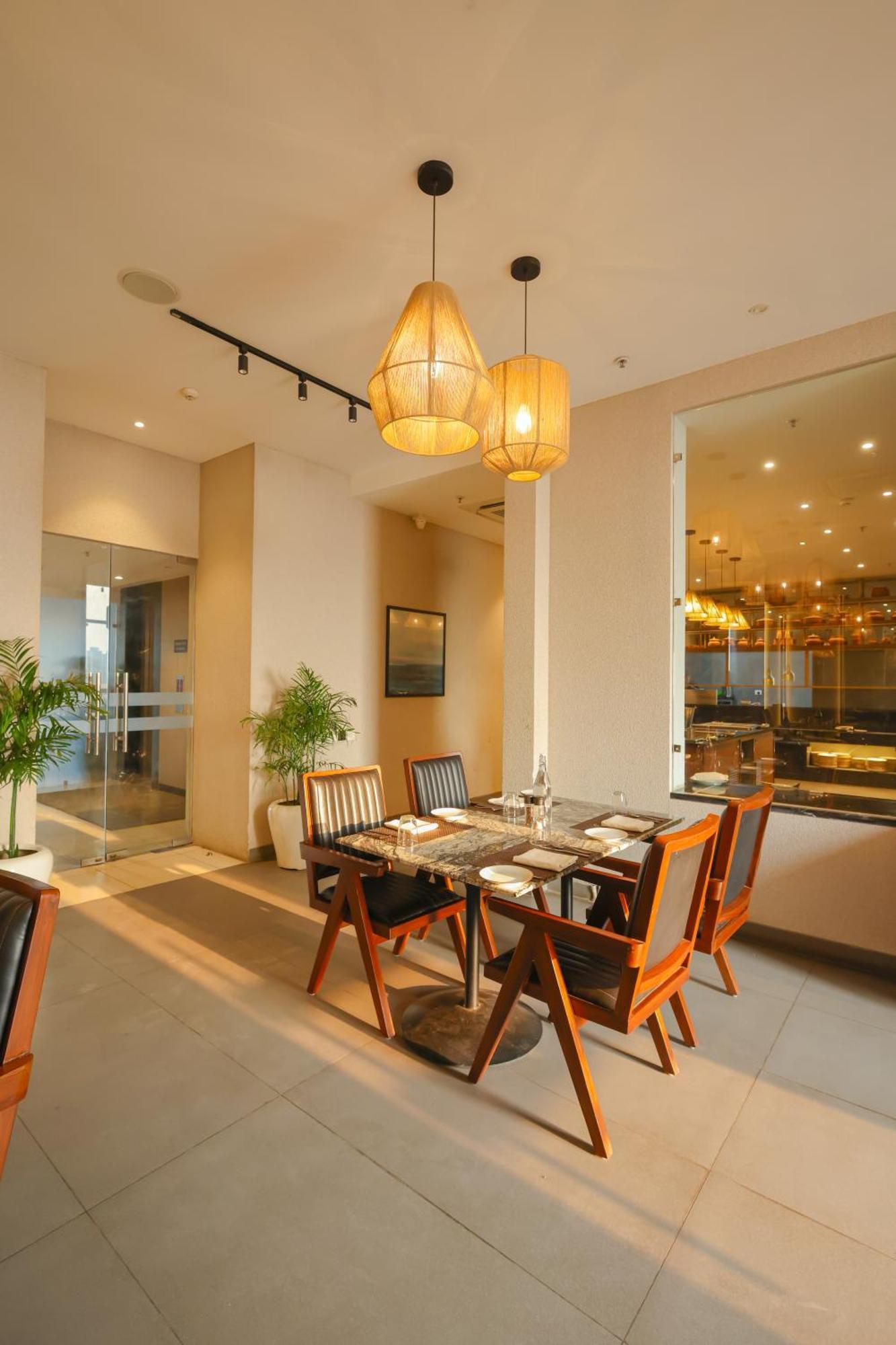Rhythm Gurugram Hotel & Suites, Sohna Road Gurgaon Eksteriør bilde