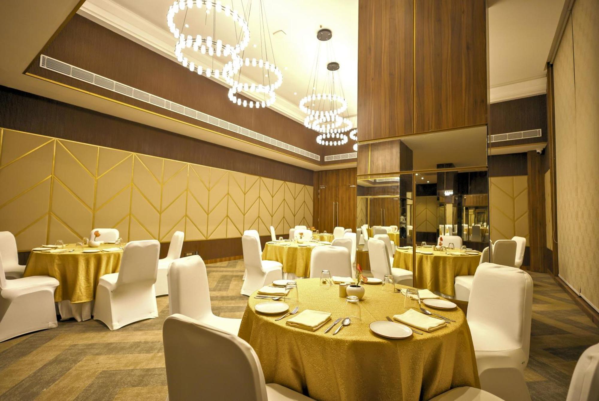 Rhythm Gurugram Hotel & Suites, Sohna Road Gurgaon Eksteriør bilde