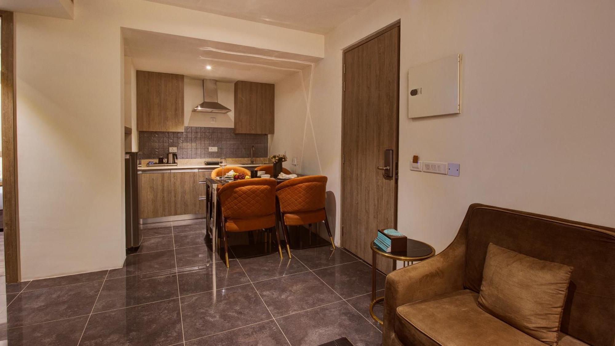 Rhythm Gurugram Hotel & Suites, Sohna Road Gurgaon Eksteriør bilde