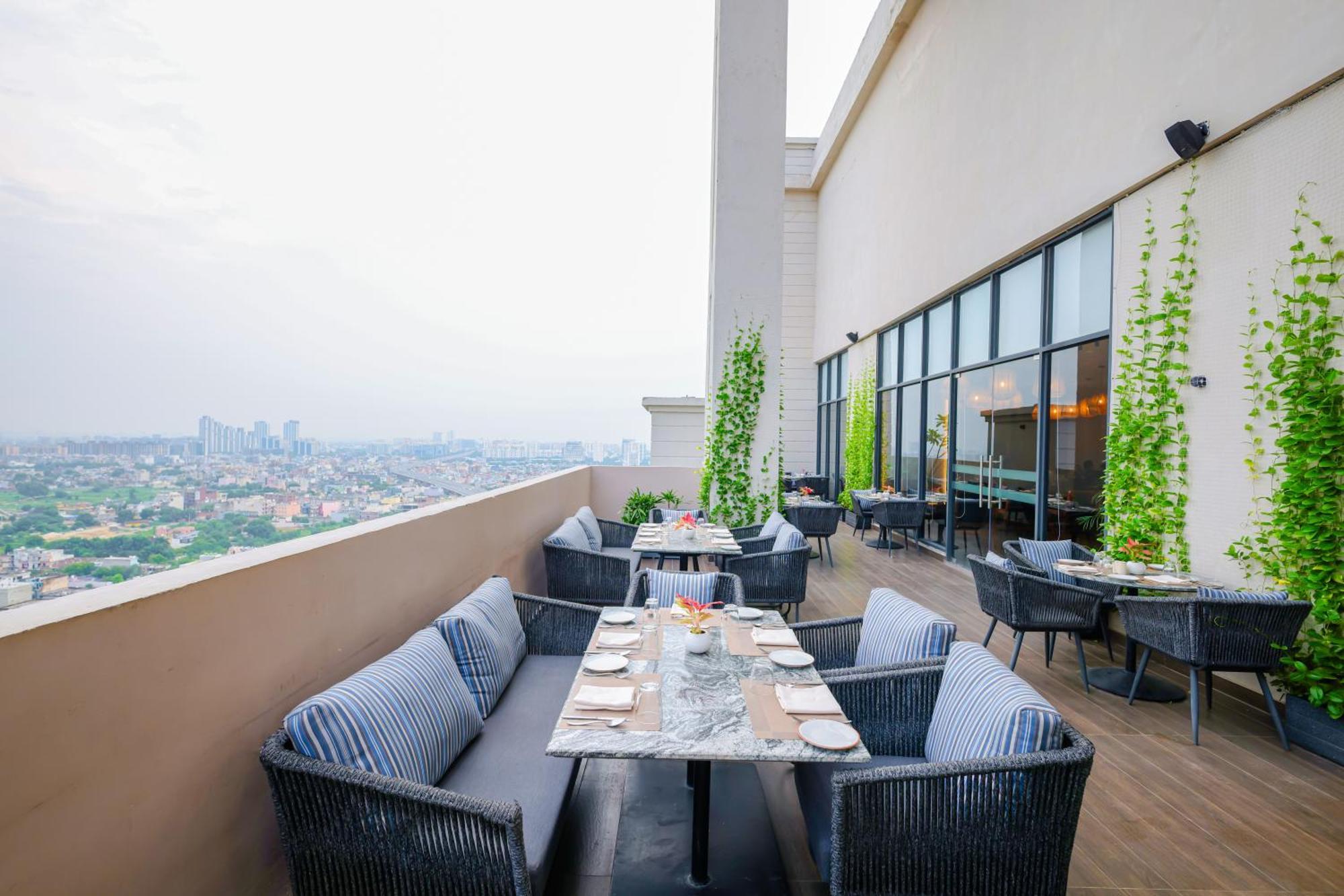 Rhythm Gurugram Hotel & Suites, Sohna Road Gurgaon Eksteriør bilde
