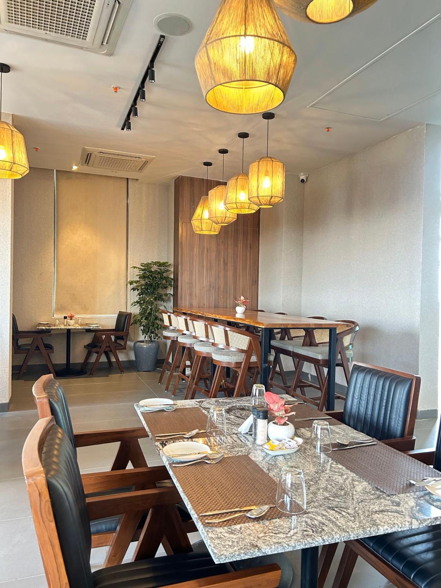 Rhythm Gurugram Hotel & Suites, Sohna Road Gurgaon Eksteriør bilde