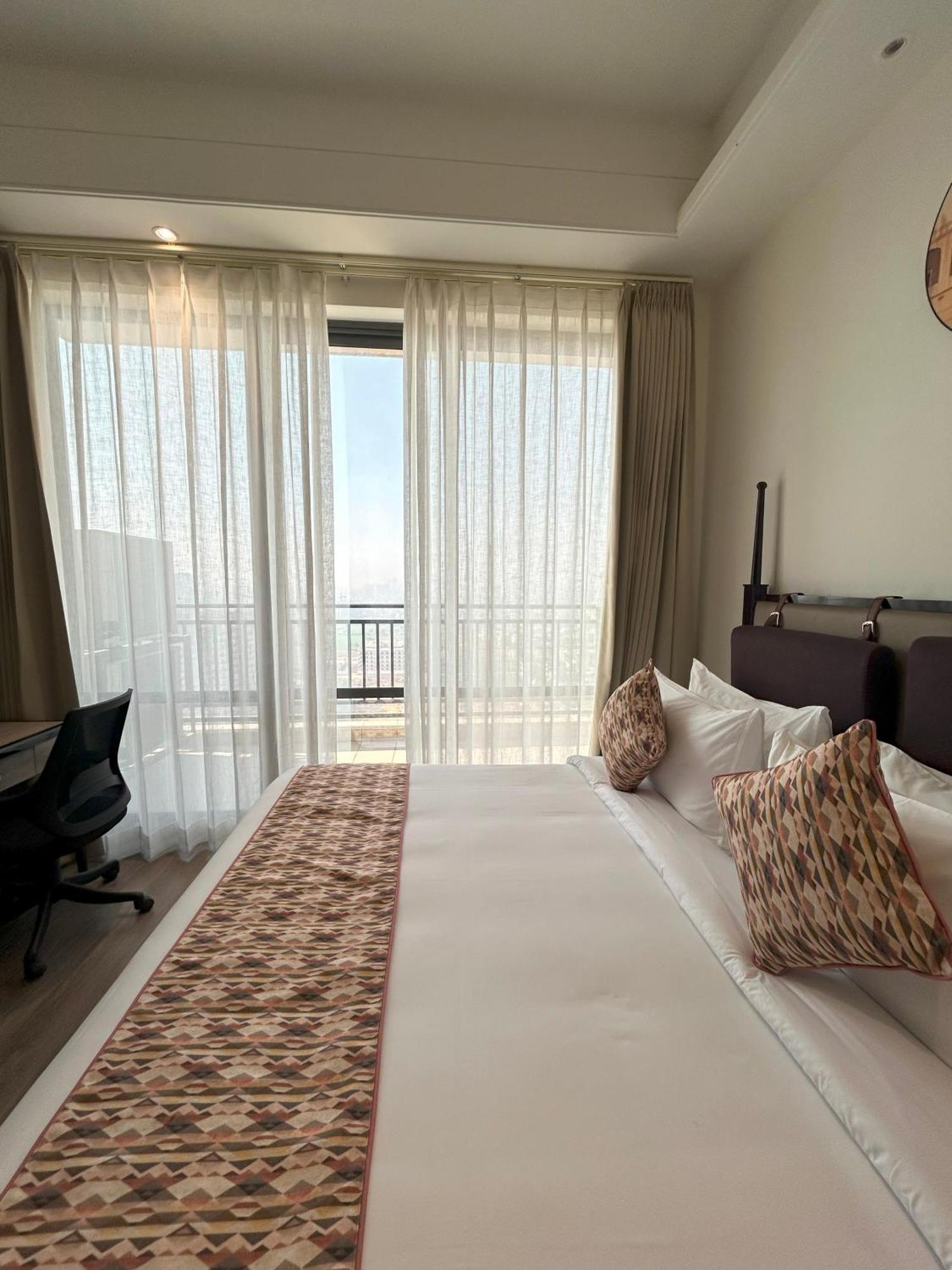 Rhythm Gurugram Hotel & Suites, Sohna Road Gurgaon Eksteriør bilde