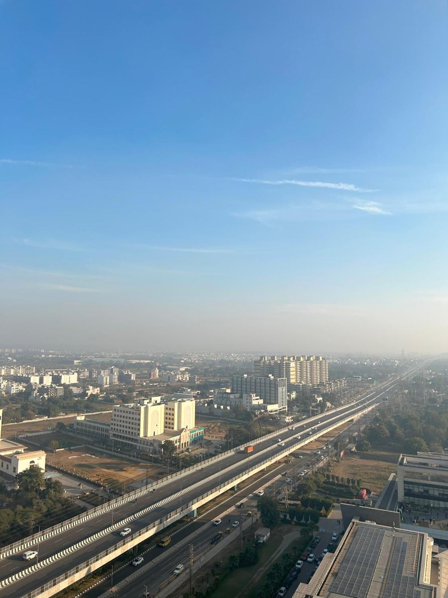 Rhythm Gurugram Hotel & Suites, Sohna Road Gurgaon Eksteriør bilde